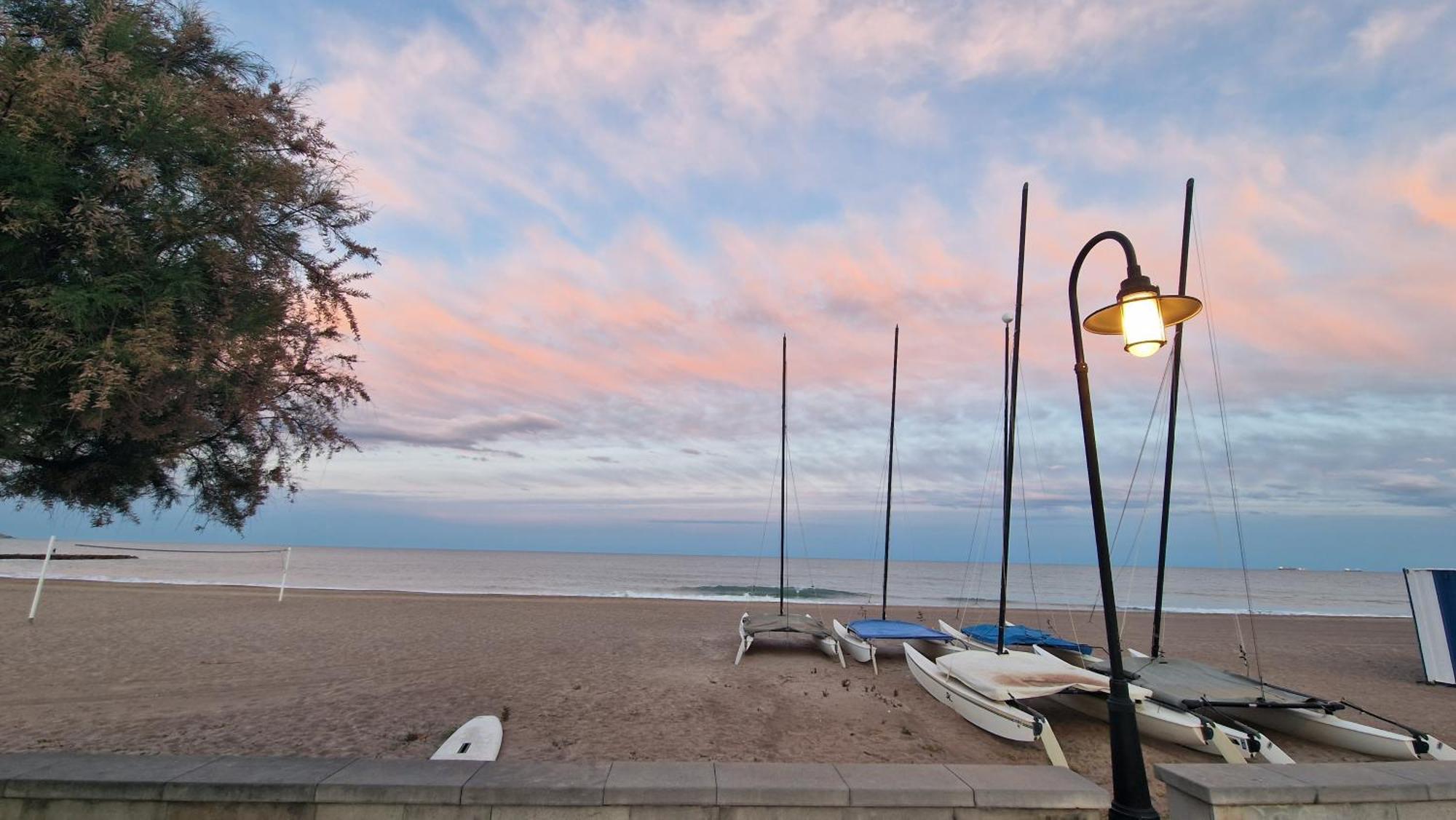 Ferienwohnung Apartamento De 1 Habitacion Frente Al Mar Y Con Piscina Benicàssim Exterior foto
